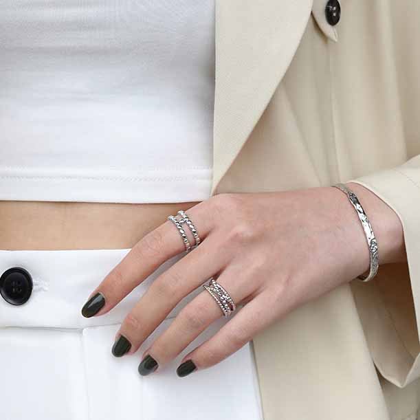 Amelia Ring